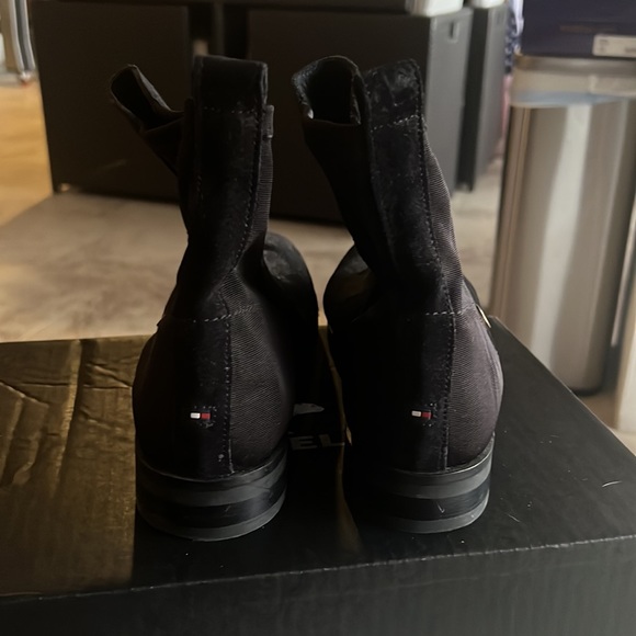 Tommy Hilfiger boots - Picture 2 of 6